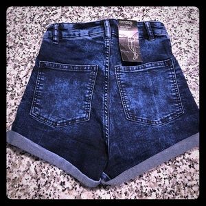 BRAND NEW*High-wasted Denim shorts size 4
